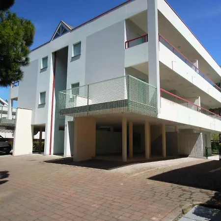 Wonderful Close To The With Garden Daire