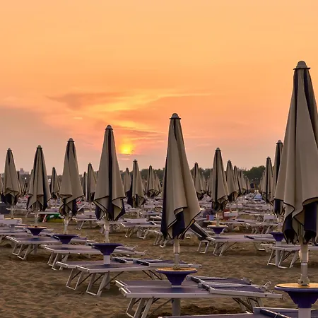 Daire Wonderful Close To The With Garden Bibione