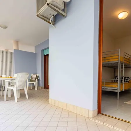 Great Flat Close To The With Parking *